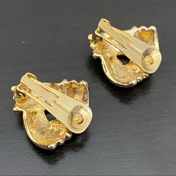 Vintage Unsigned Gold-tone Knot Clip On Earrings - Picture 9 of 13